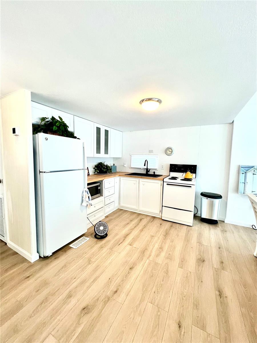 HARBOR LIGHTS MHP CO-OP - Residential