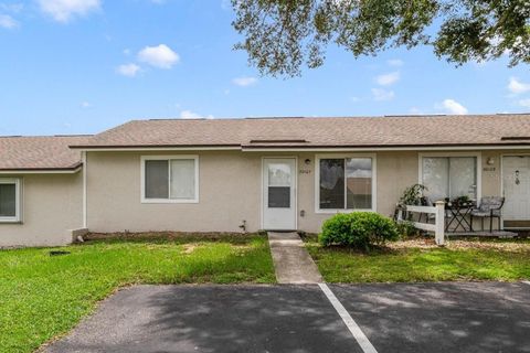 A home in TAVARES