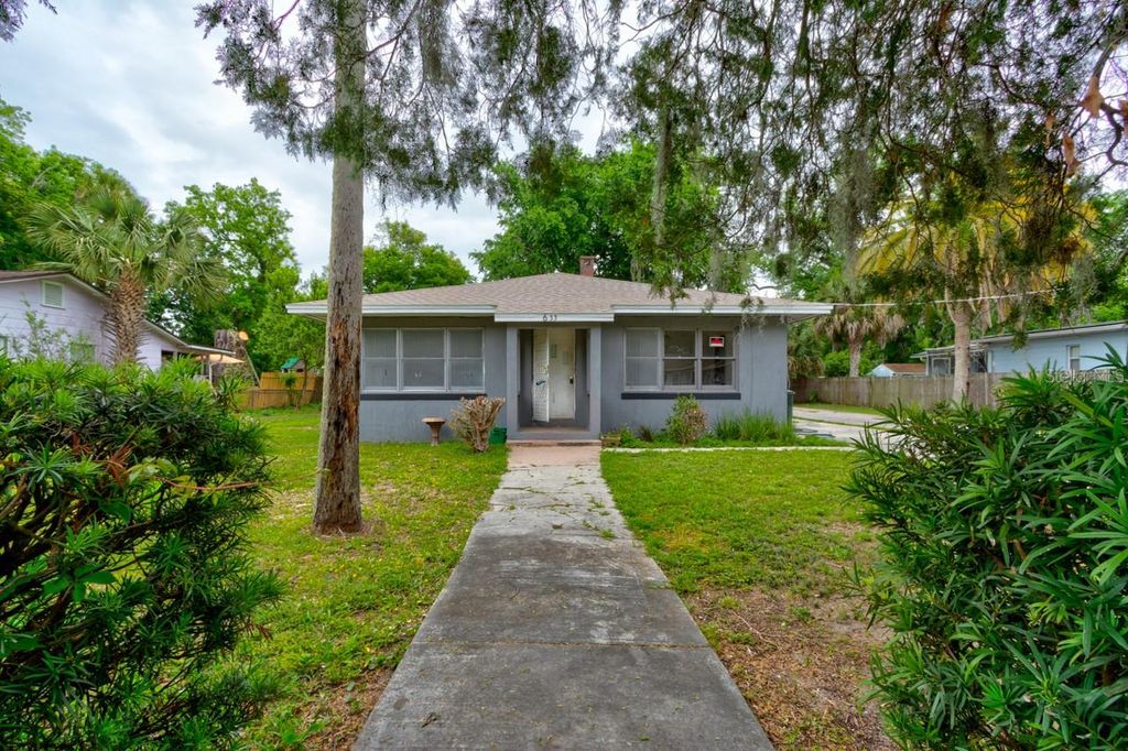Photo of 633 Byron Avenue, Daytona Beach, FL 32114 (MLS # V4948634)