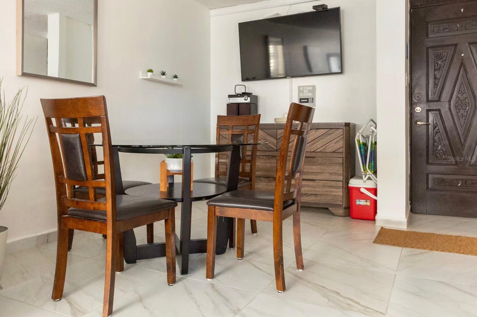 RAQUET CLUB - Residential