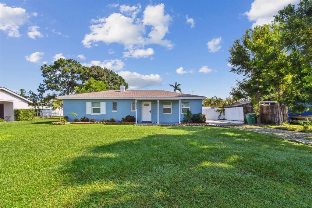 Photo of 4005 W Tyson Avenue, Tampa, FL 33611 (MLS # TB8495142)