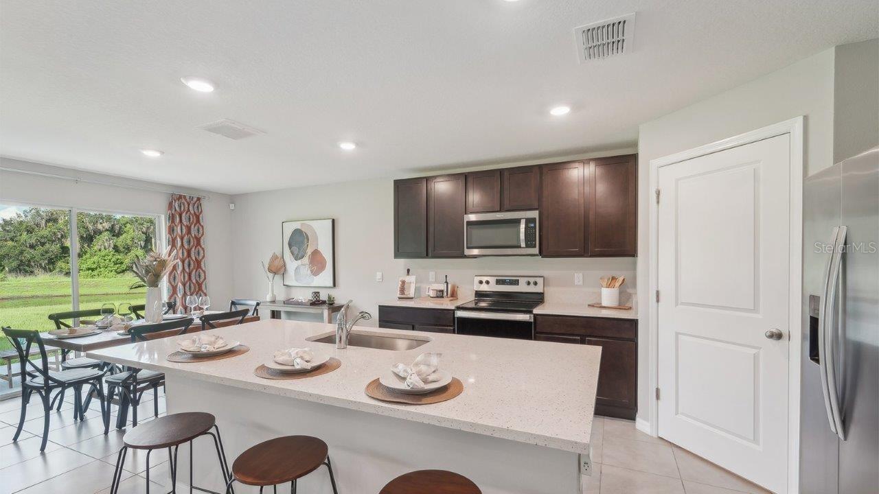 3338 IVY HOLLOW DRIVE