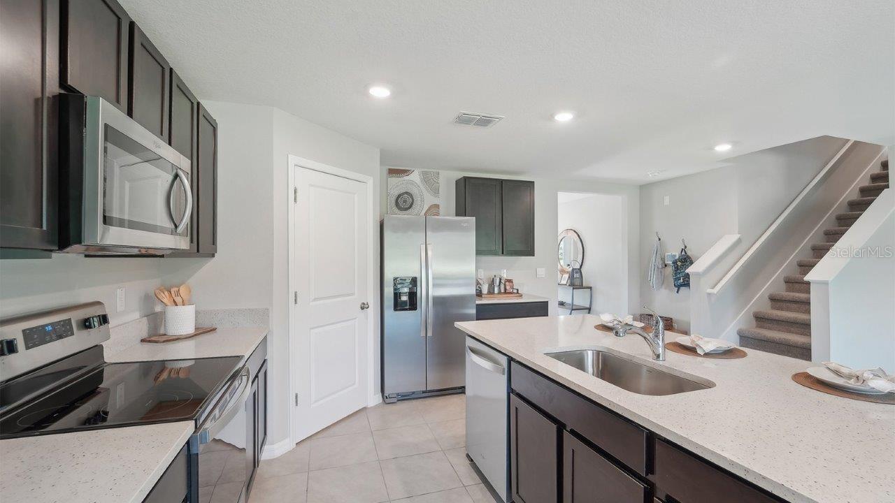 3338 IVY HOLLOW DRIVE