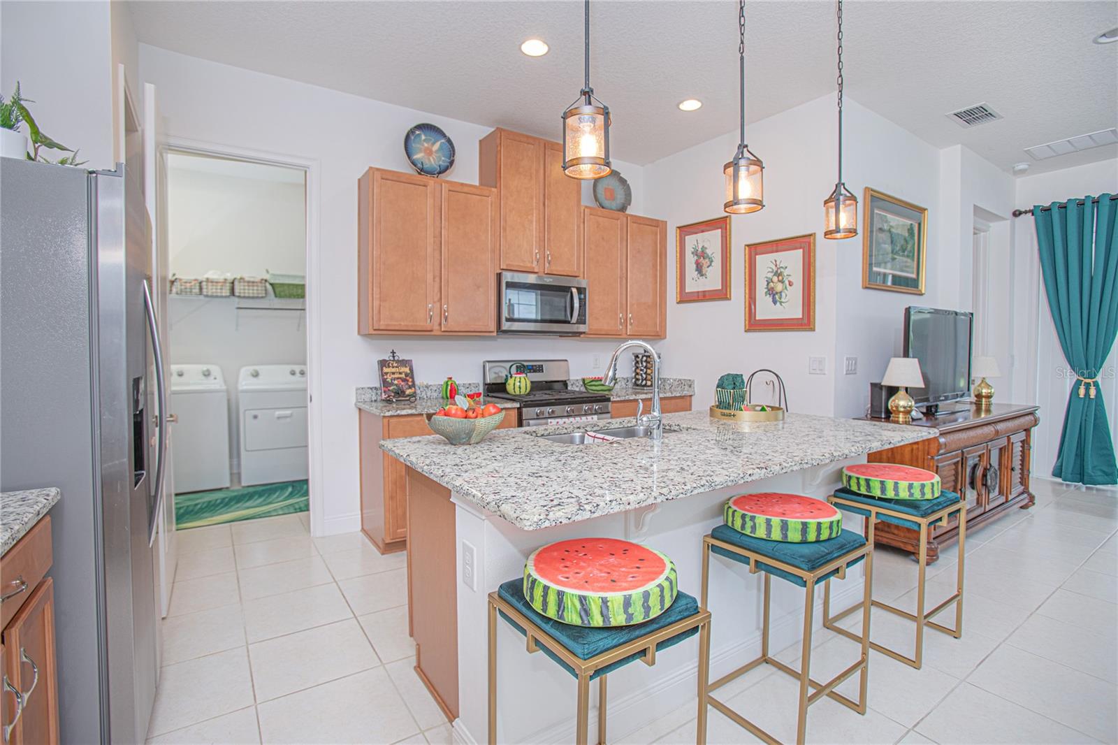 2555 YELLOW BRICK ROAD