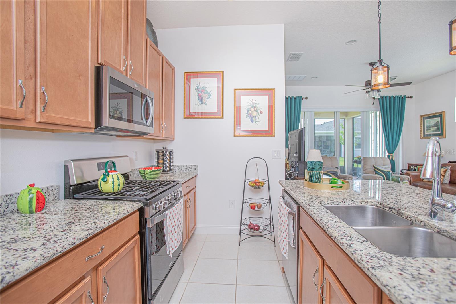 2555 YELLOW BRICK ROAD