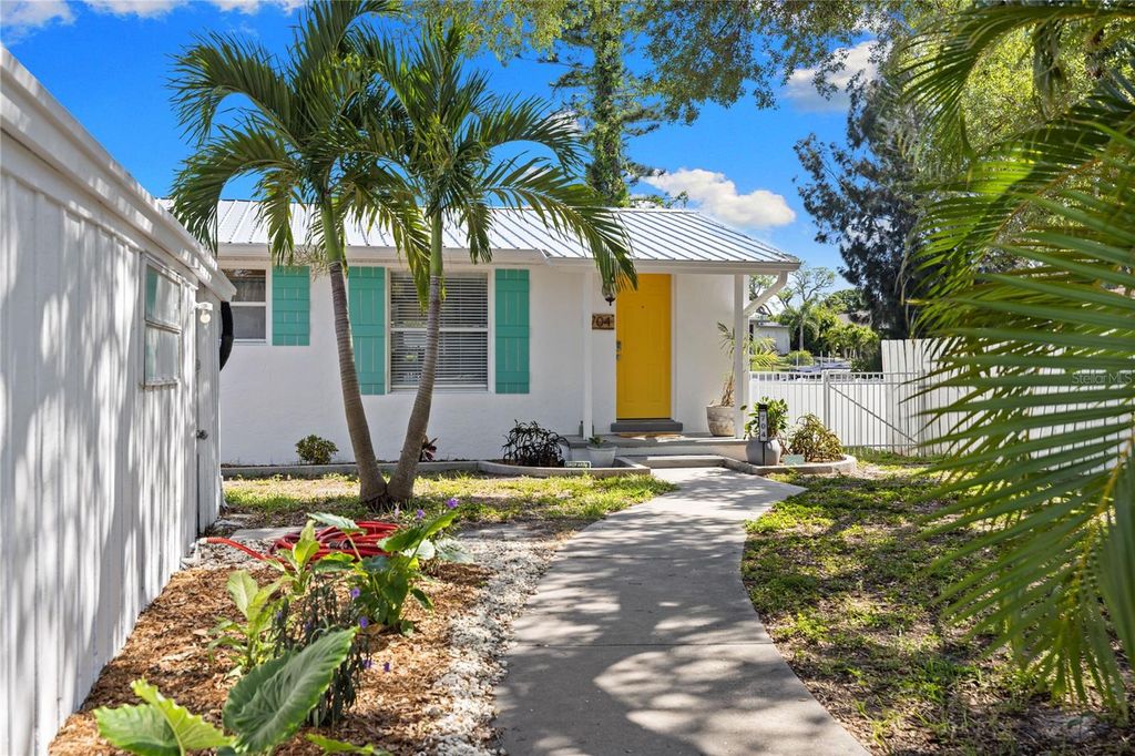 Photo of 704 69th Avenue, Bradenton, FL 34207 (MLS # TB8499282)