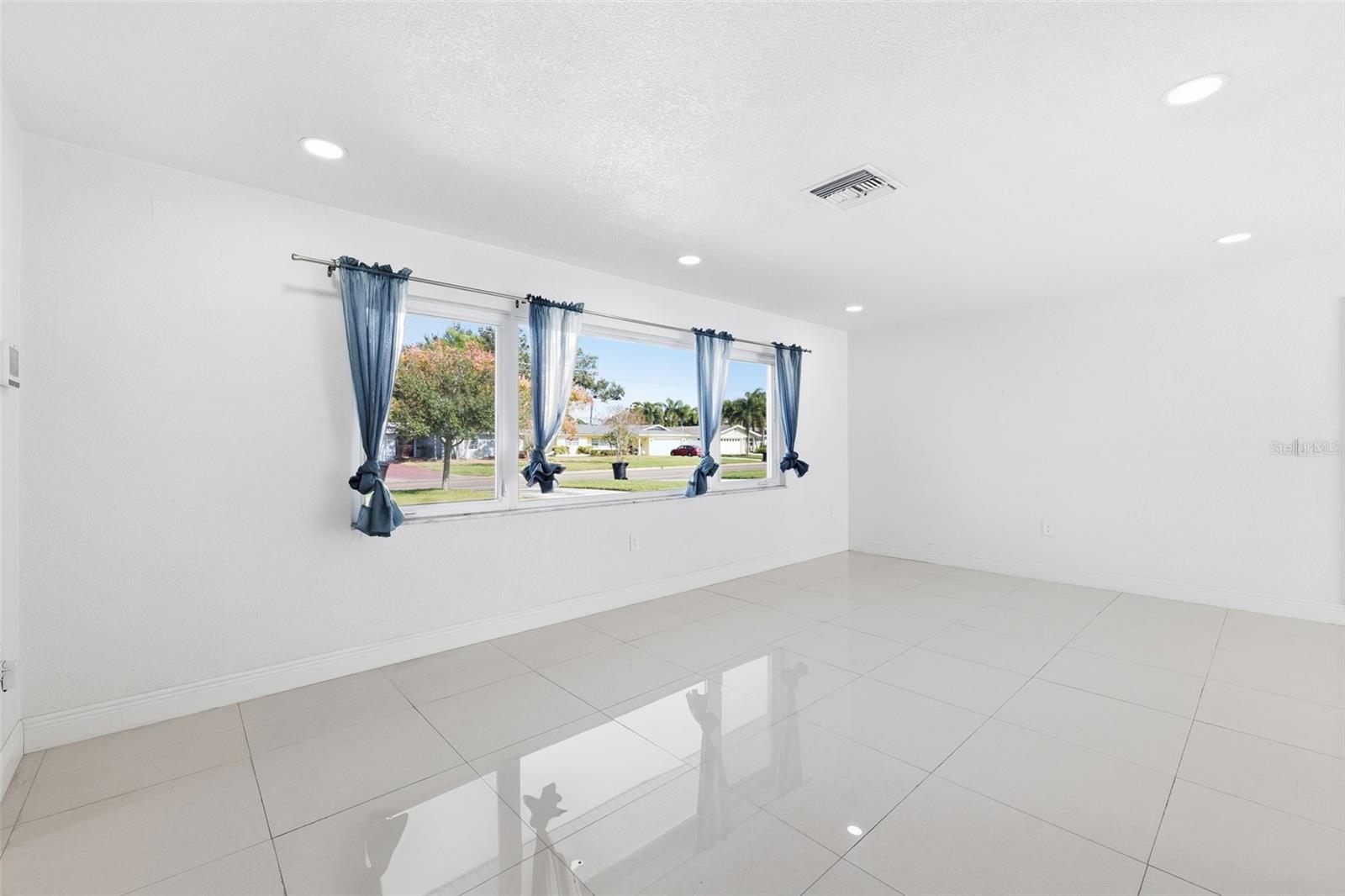 HOLIDAY PARK 3RD ADD - Residential