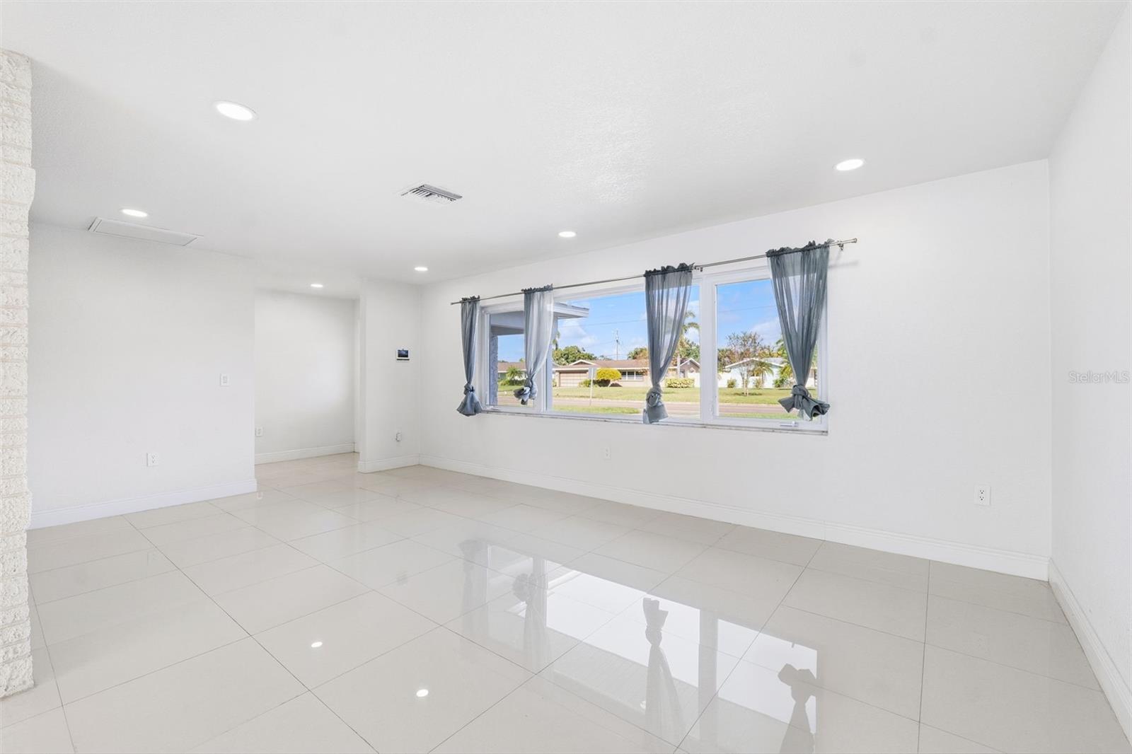 HOLIDAY PARK 3RD ADD - Residential