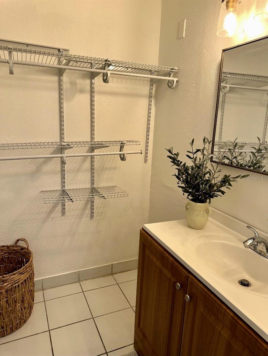 SANDLAKE COURTYARDS CONDO 5901/3515 - Residential