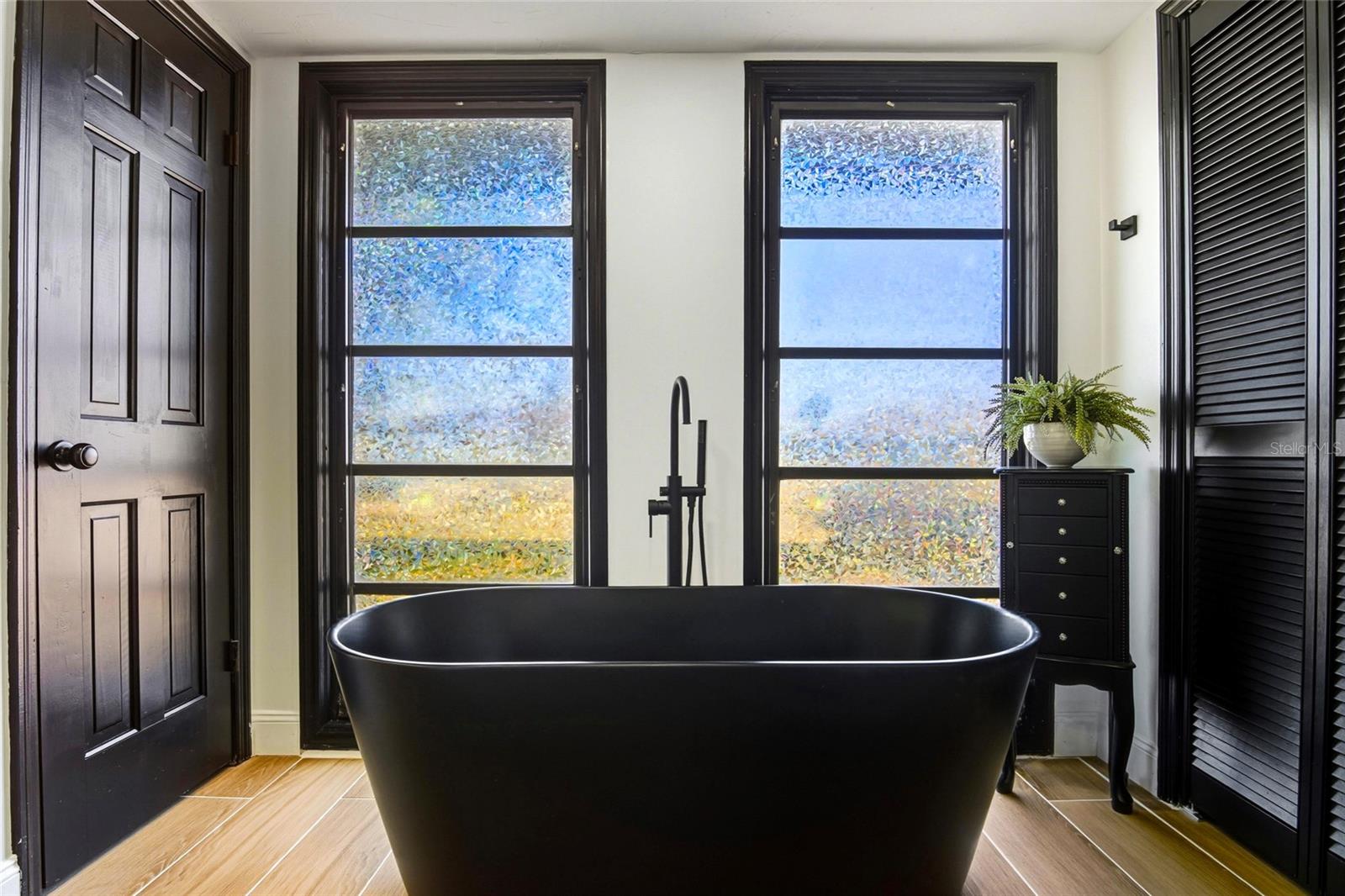 ENGLISH WOODS 1ST ADD - Residential