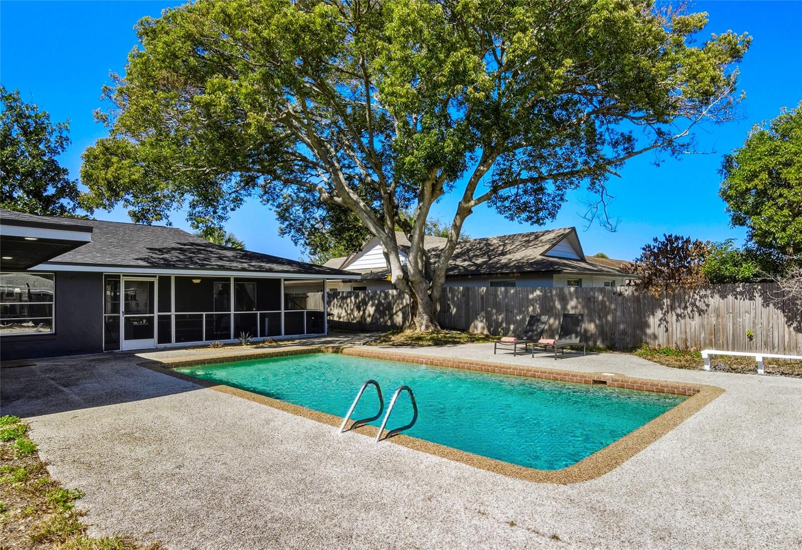 ENGLISH WOODS 1ST ADD - Residential