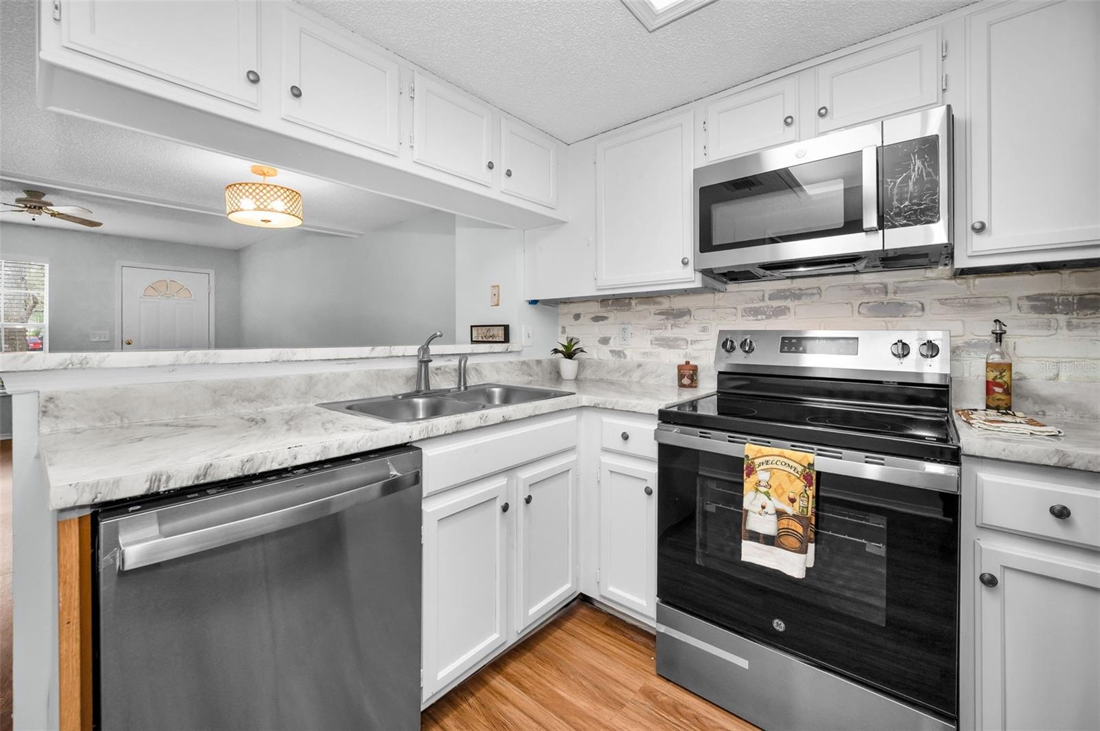 FOX CHASE TWNHMS - Residential Lease