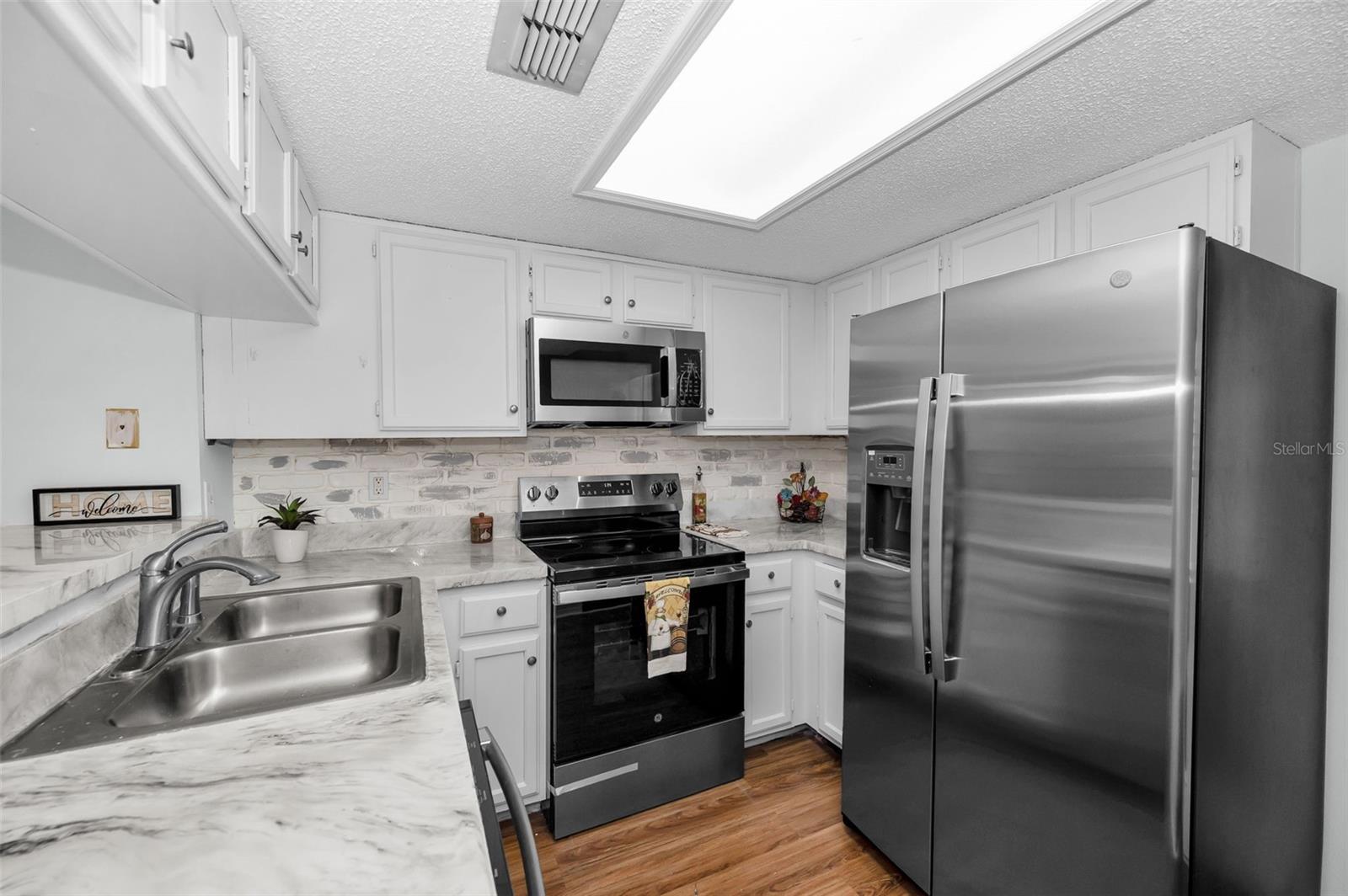 FOX CHASE TWNHMS - Residential Lease