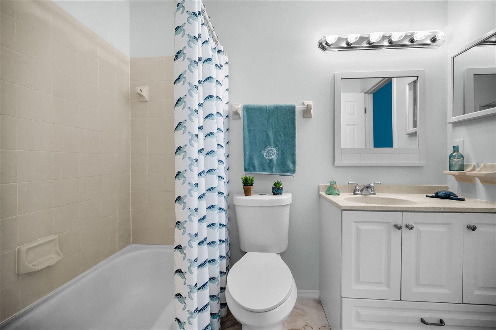 FOX CHASE TWNHMS - Residential Lease