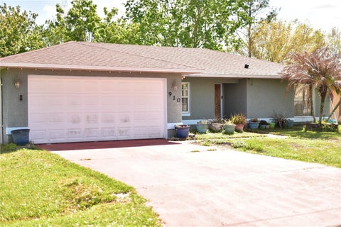 Photo of 910 Louvre Court, Kissimmee, FL 34759 (MLS # S5145965)