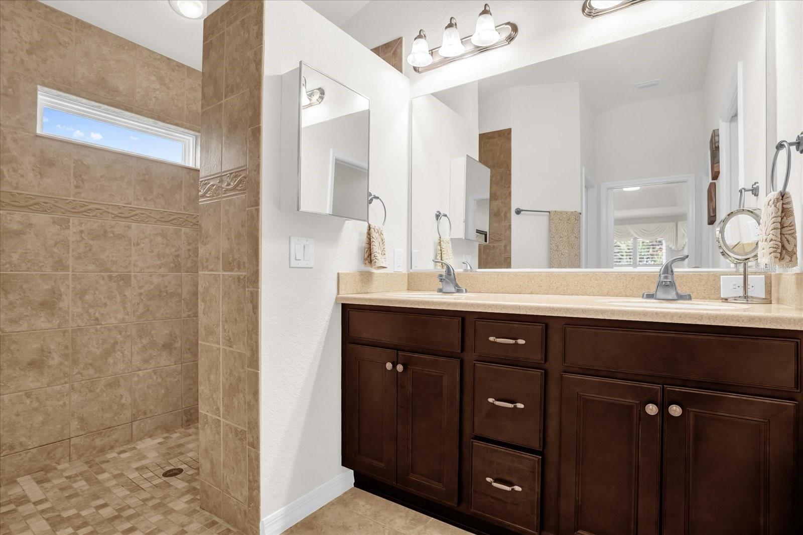 LAKESIDE LANDINGS - Residential