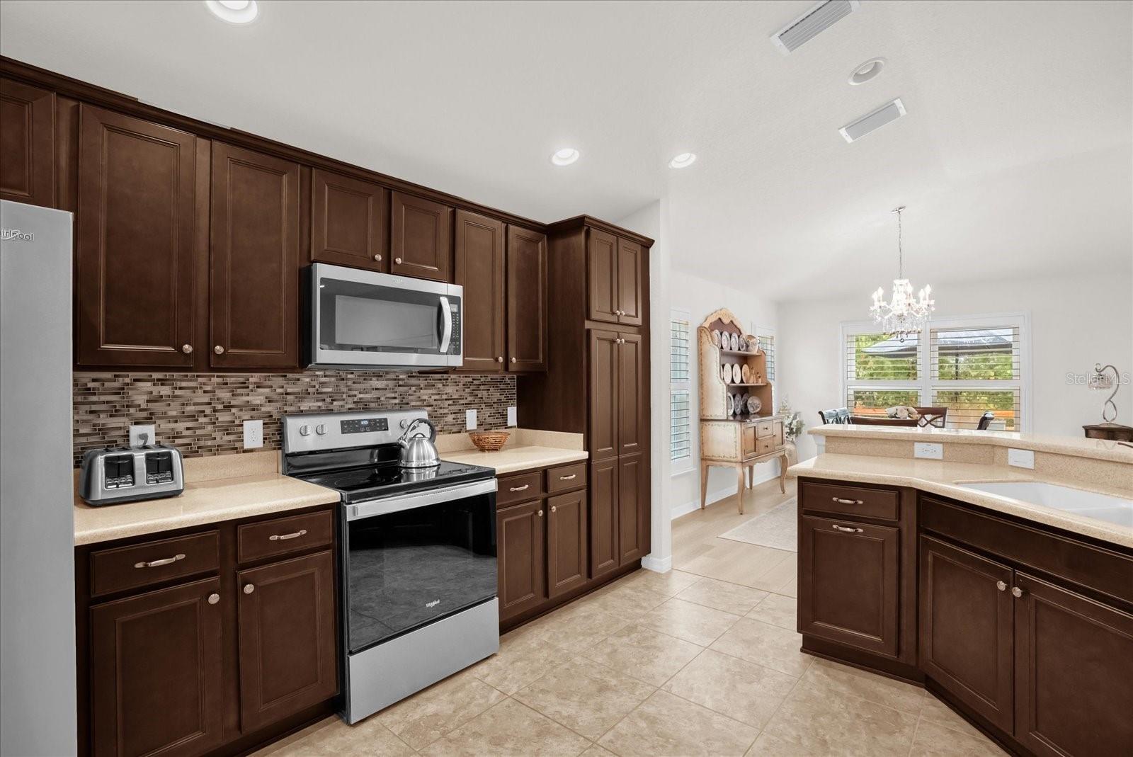 LAKESIDE LANDINGS - Residential