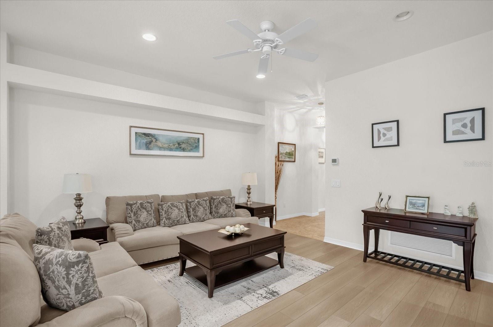 LAKESIDE LANDINGS - Residential