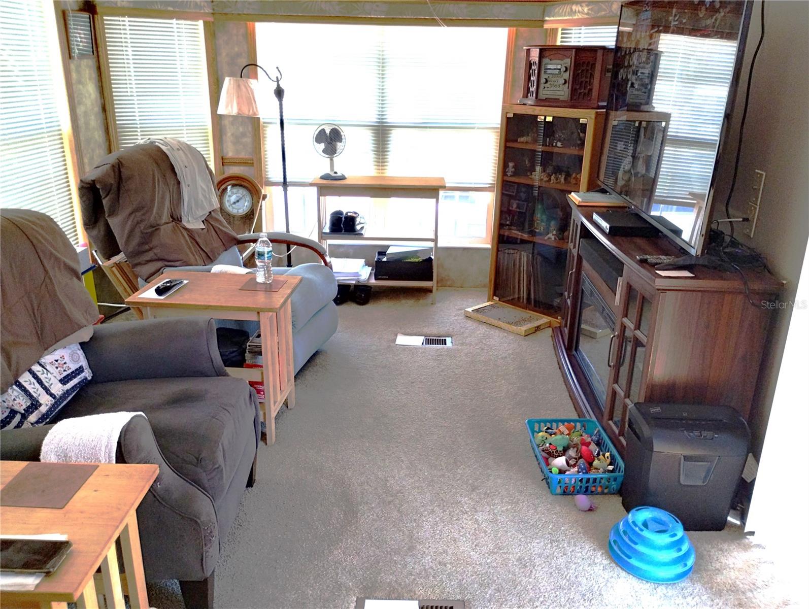 AMERICAN CONDOMINIUM - Residential