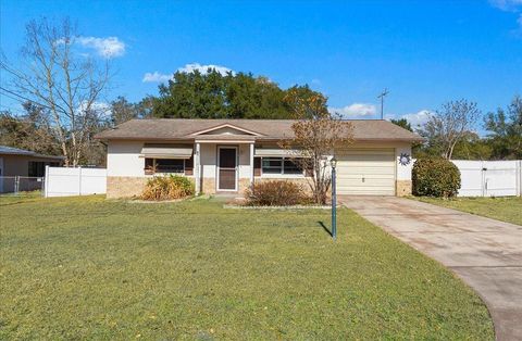 415 FIRST DRIVE LADY LAKE FL 32159