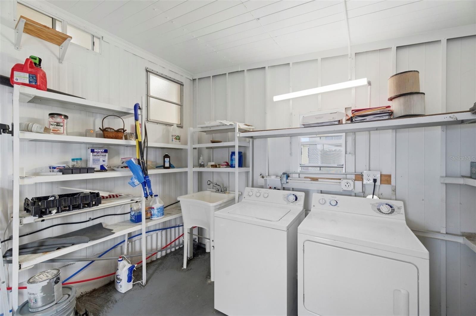 SENATE MANOR - Residential