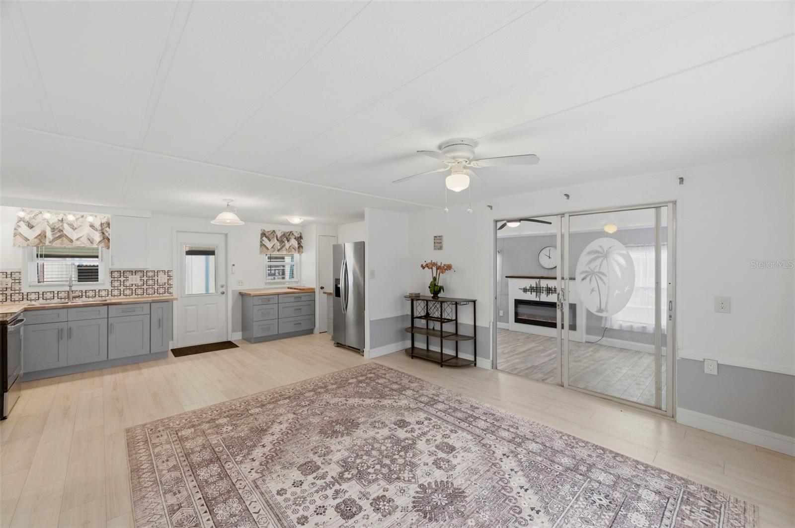 SENATE MANOR - Residential