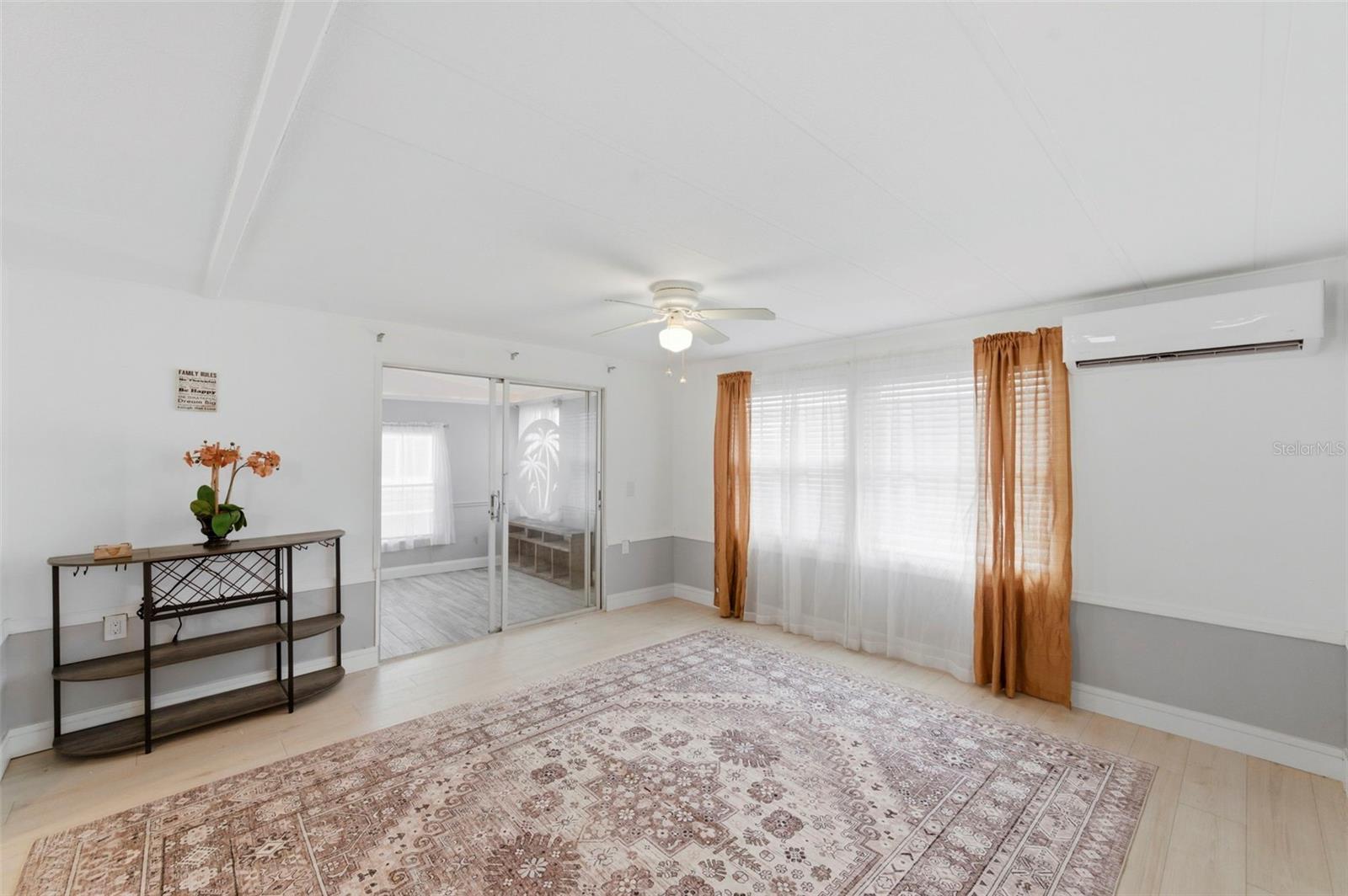 SENATE MANOR - Residential