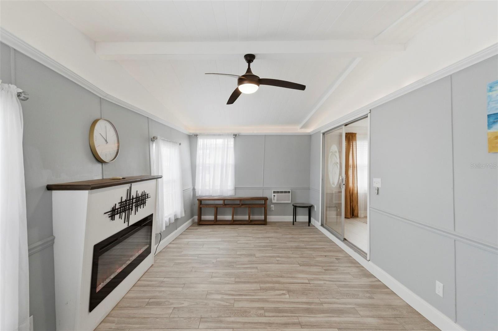 SENATE MANOR - Residential