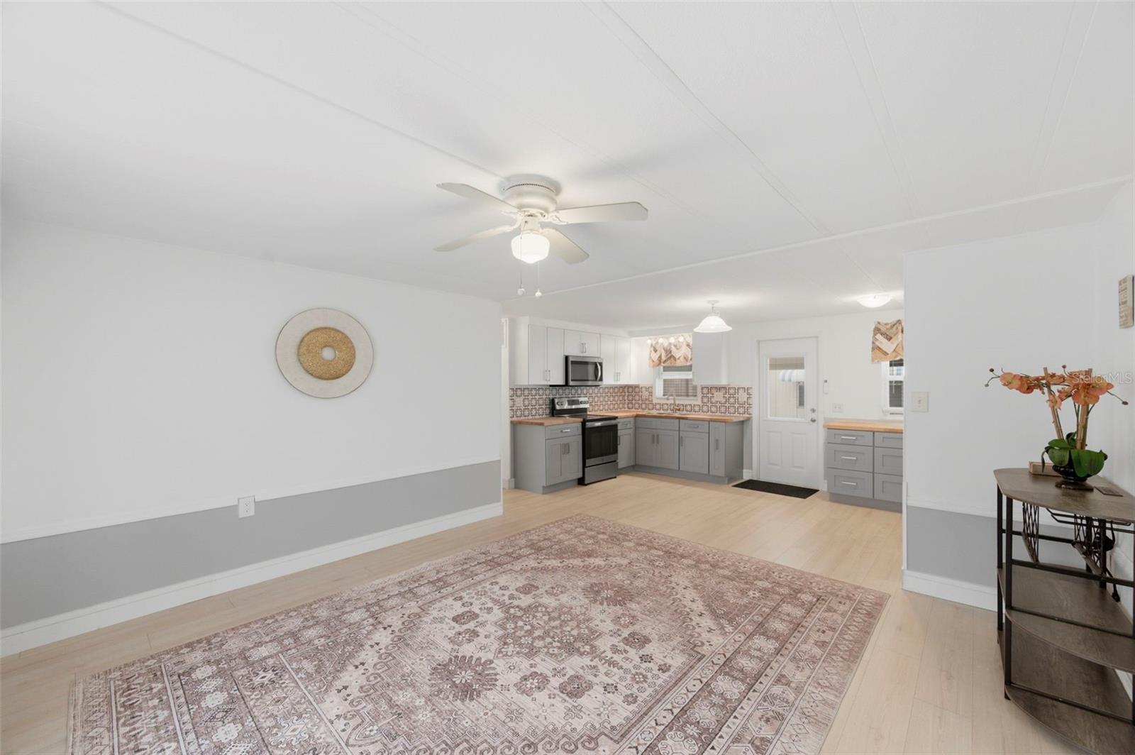 SENATE MANOR - Residential