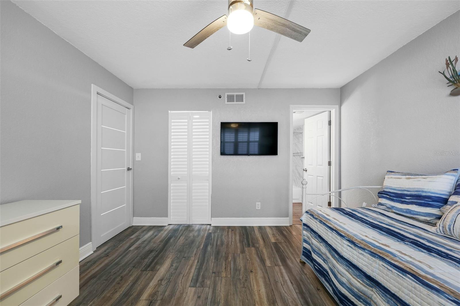 SURFSIDE SOUTH CONDO - Residential