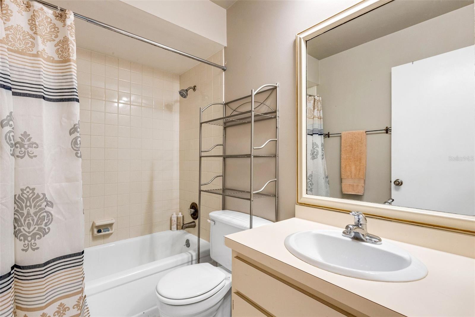 VILLAGE GARDENS PH 1 - Residential