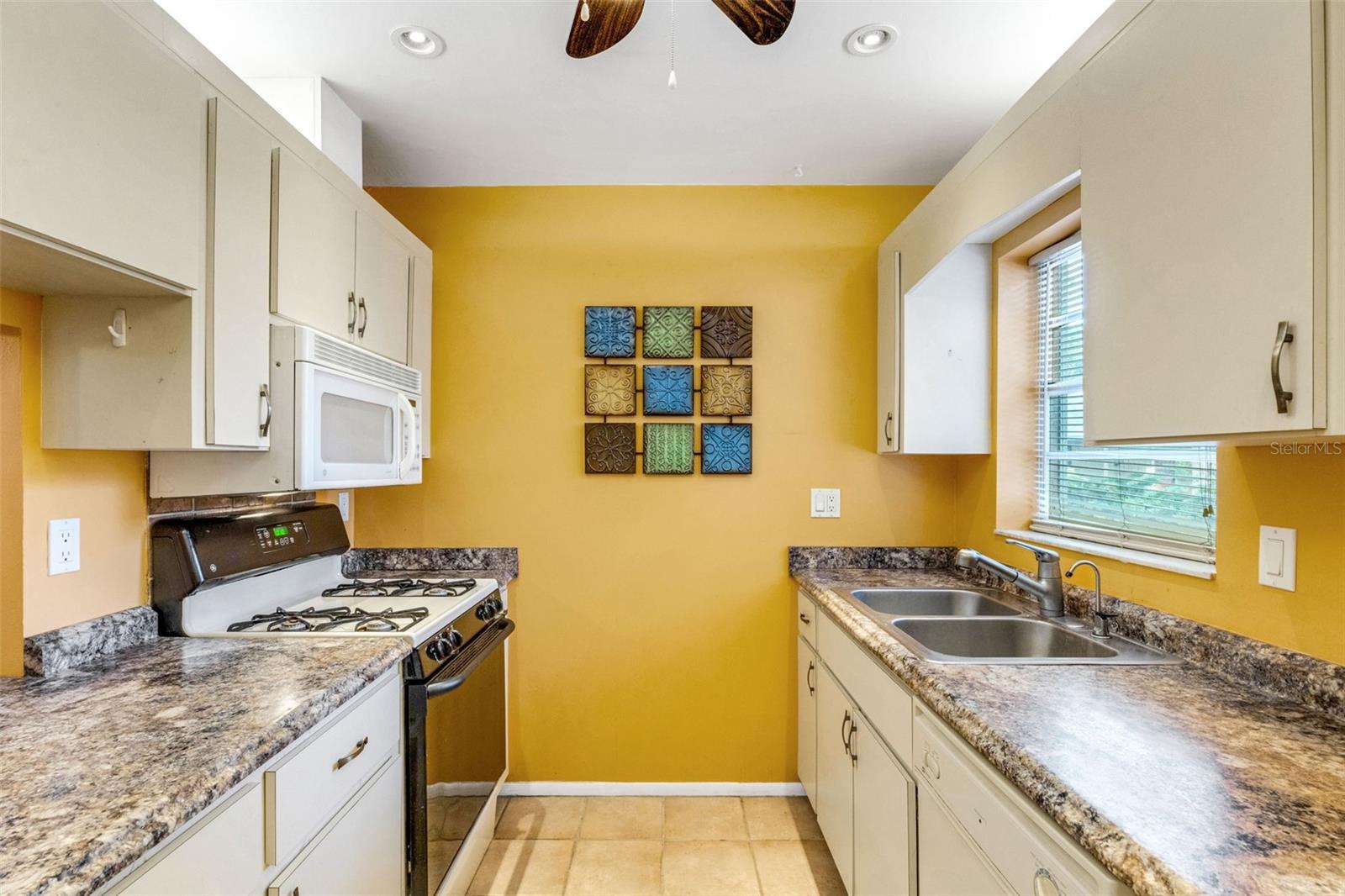 VILLAGE GARDENS PH 1 - Residential