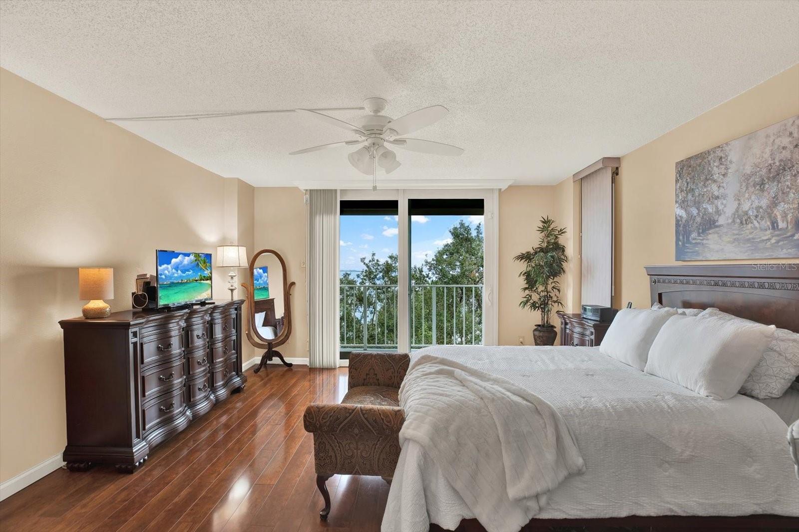 BAYSHORE DIPLOMAT A CONDOMINIU - Residential