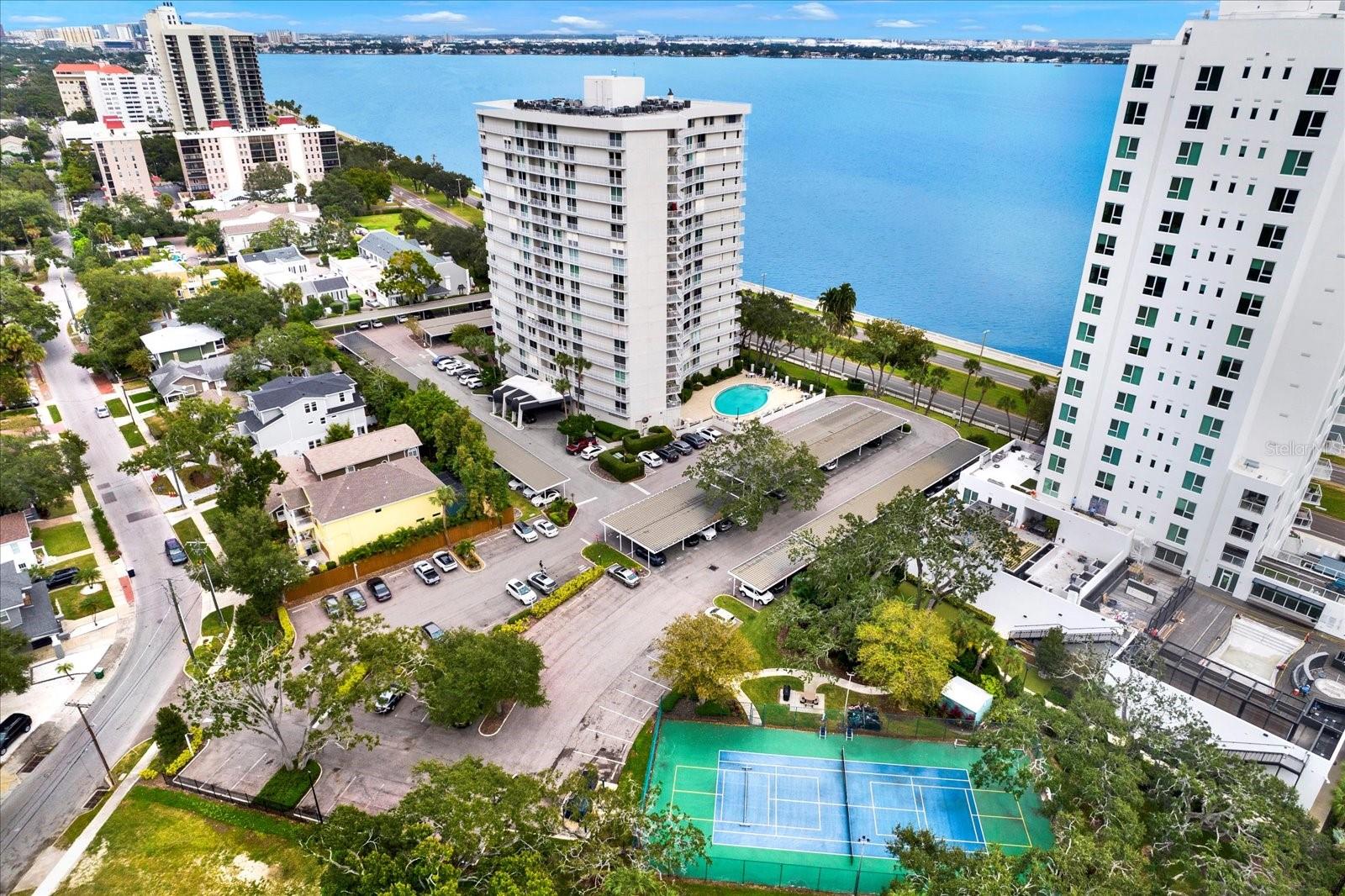 BAYSHORE DIPLOMAT A CONDOMINIU - Residential