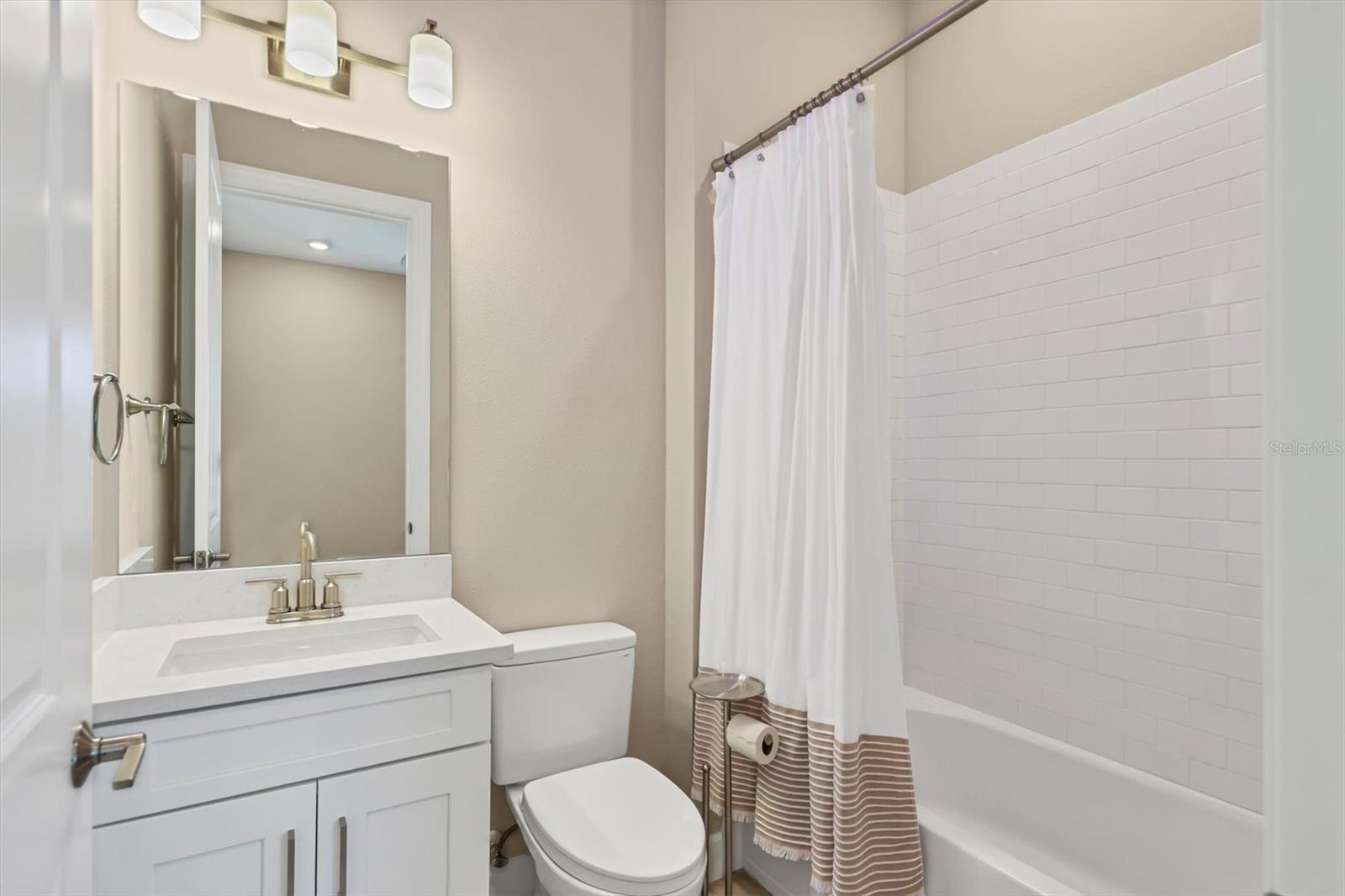 AZARIO ESPLANADE PH IV - Residential Lease