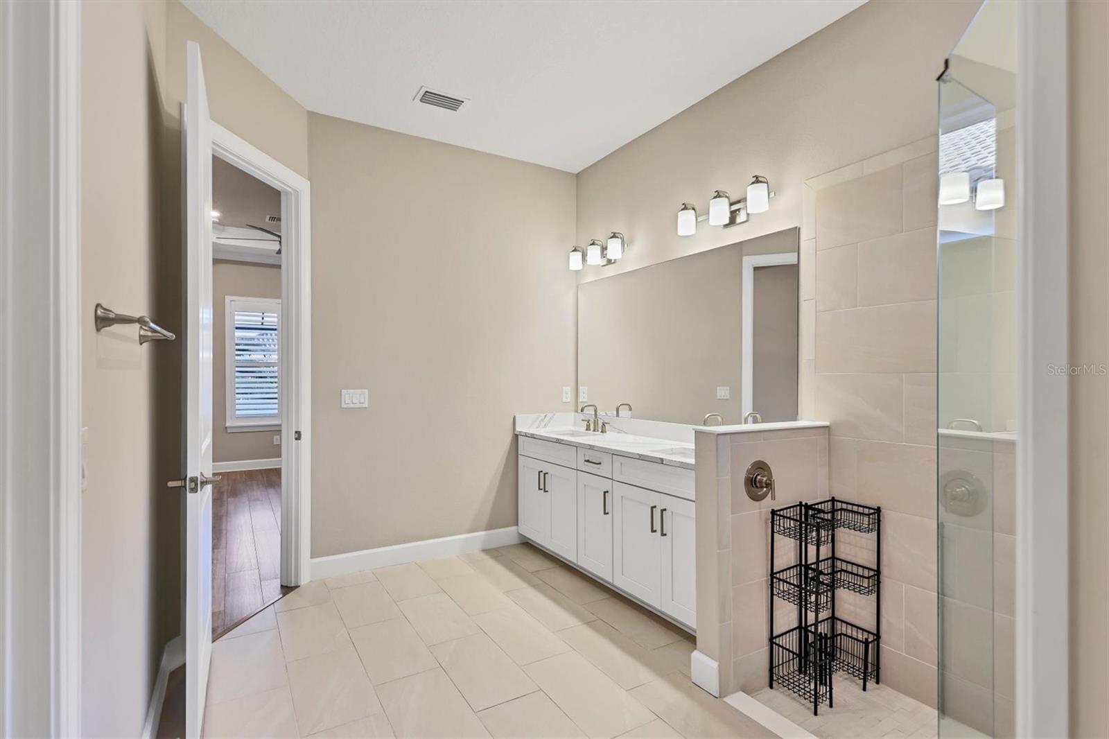 AZARIO ESPLANADE PH IV - Residential Lease