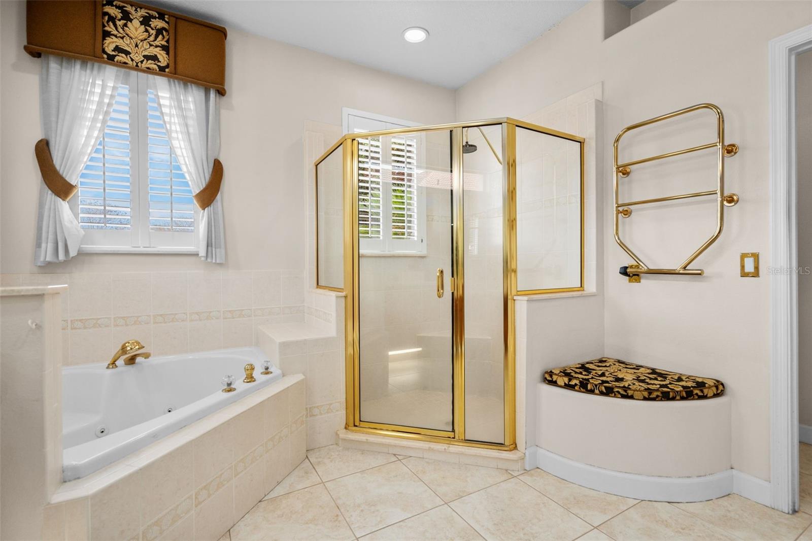 HIDDEN COVE - Residential