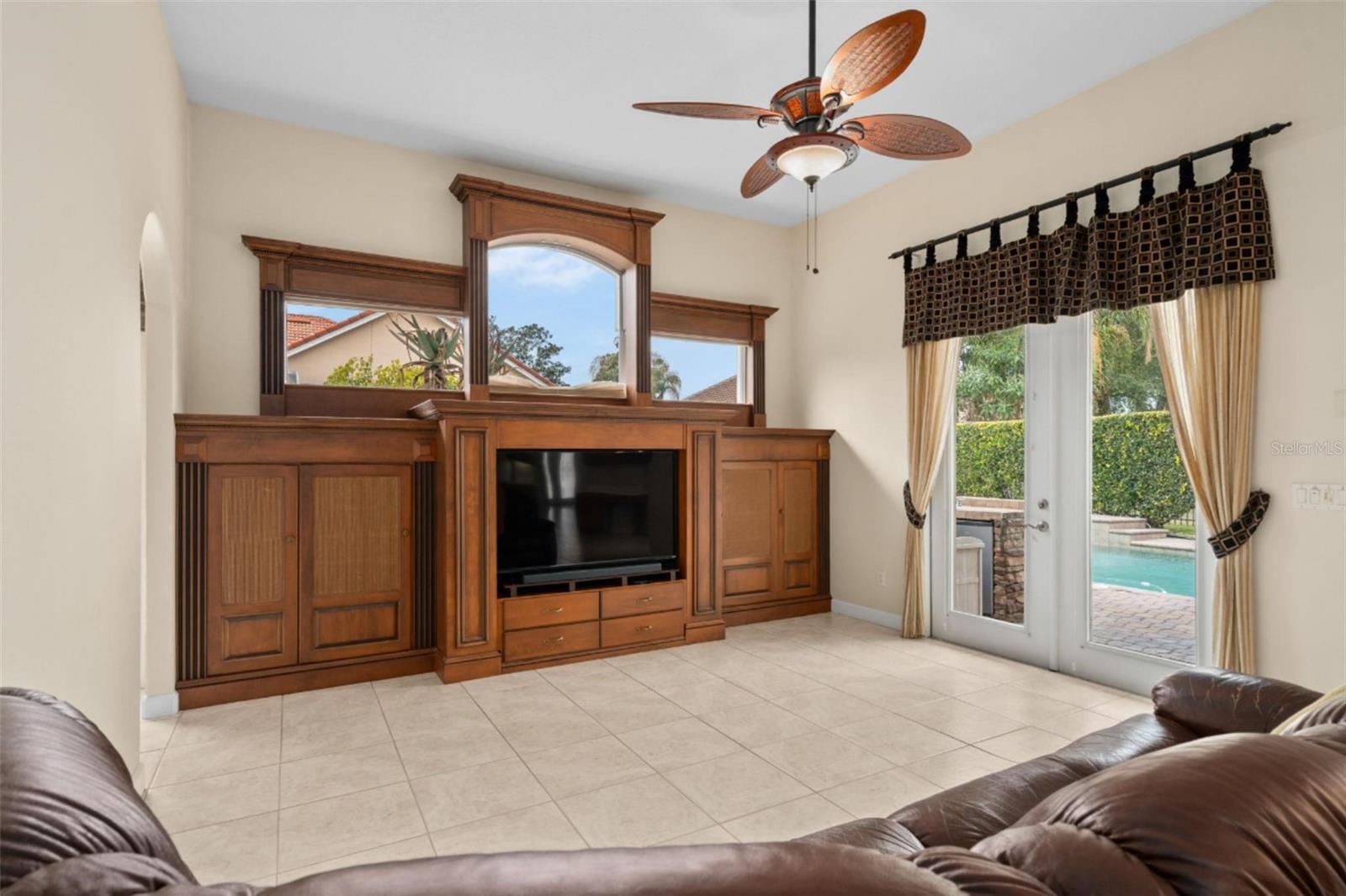 HIDDEN COVE - Residential