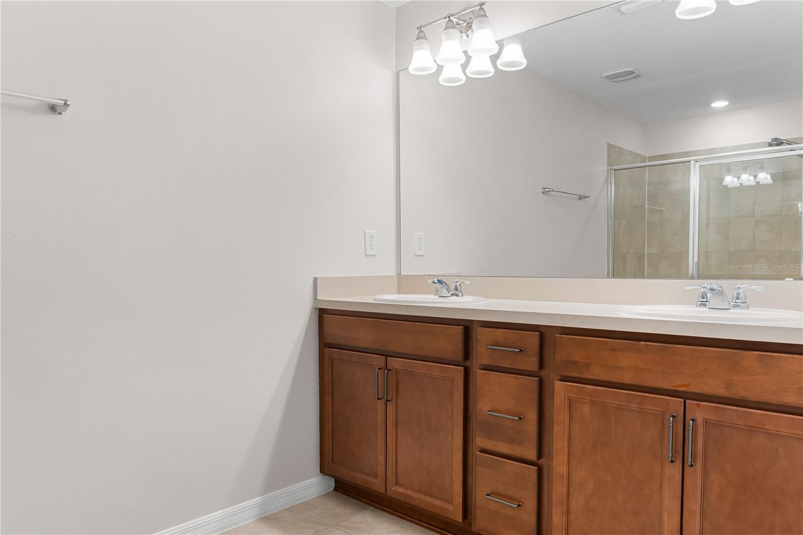 SOMMERSET CROSSING - Residential Lease