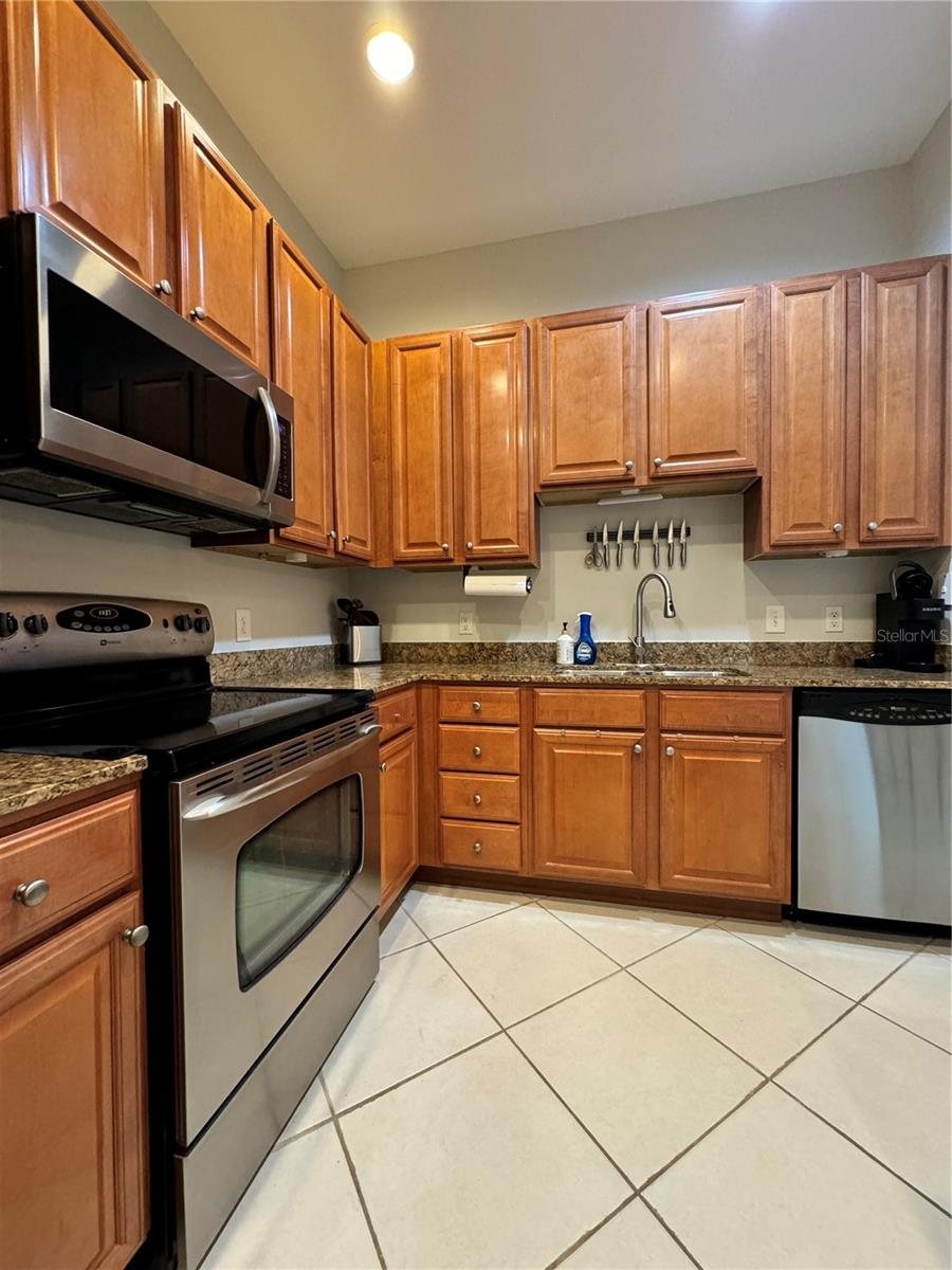 RIVER DANCE A CONDO OR1960/4183 - Residential Lease