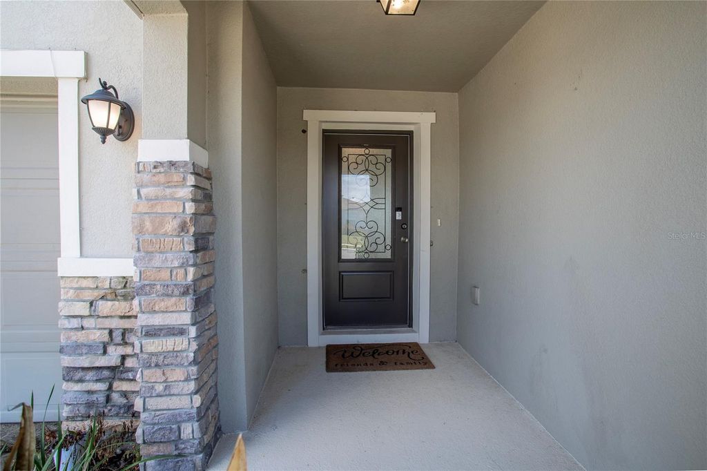 Photo of 605 Sarner Pass Way, Winter Haven, FL 33881 (MLS # G5108932)