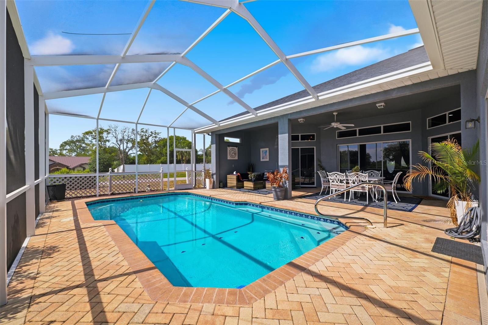 OAKS THE - Residential