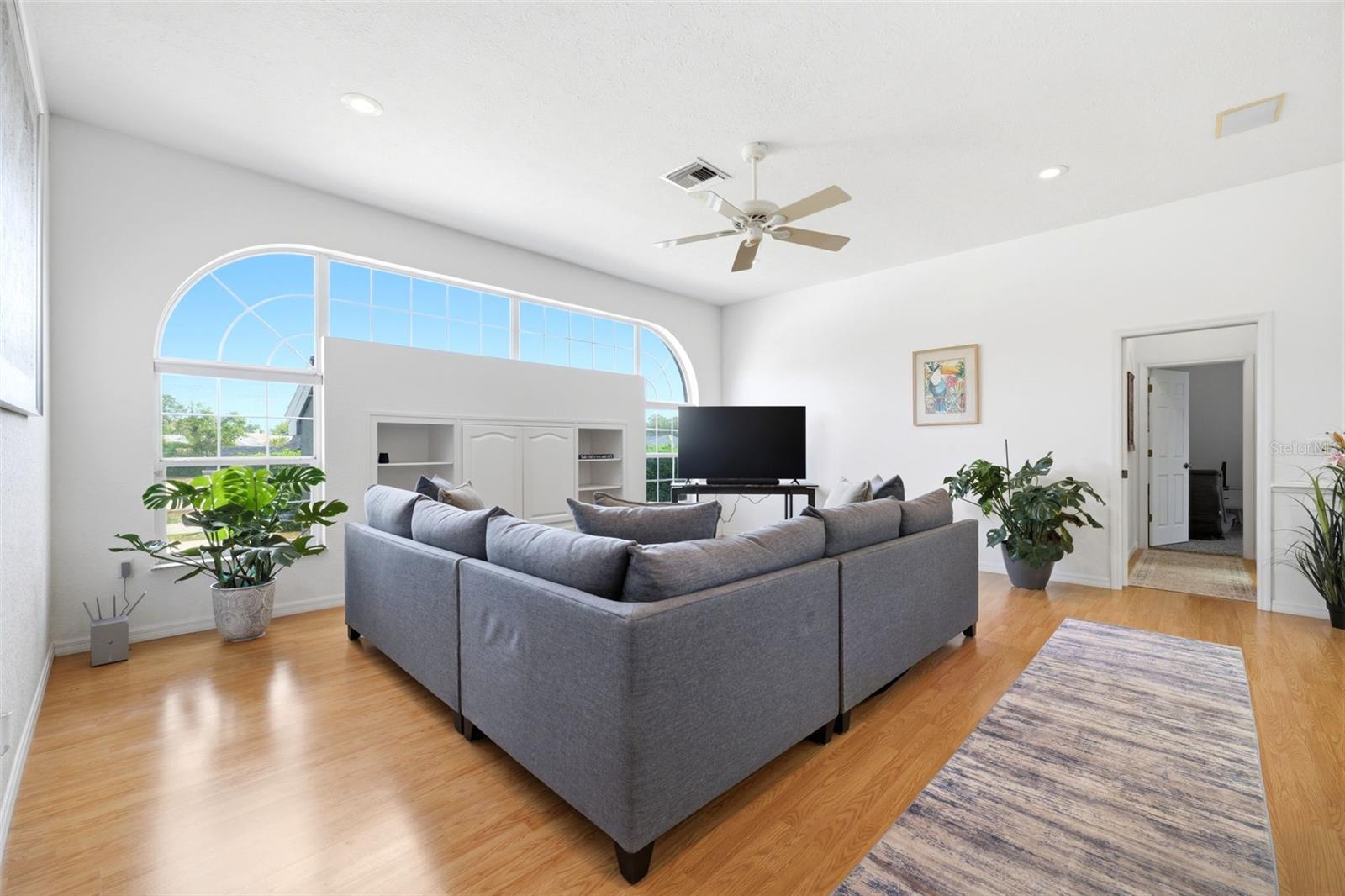 OAKS THE - Residential