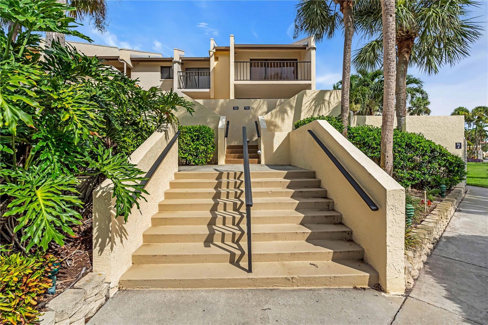 7520 SUNSHINE SKYWAY LANE S T25