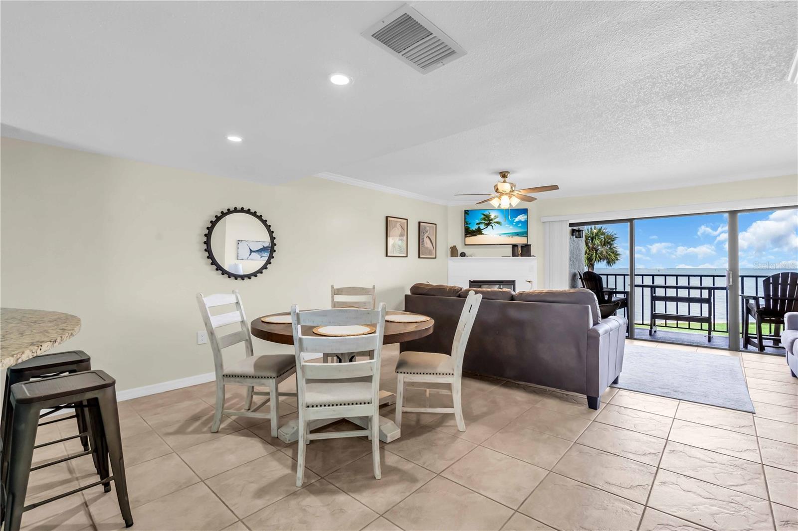 7520 SUNSHINE SKYWAY LANE S T25