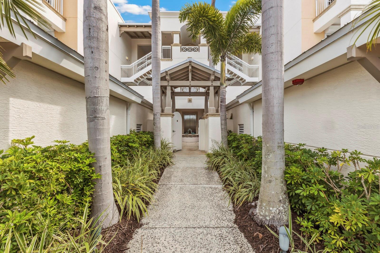 819 HARBORSHORE DRIVE 1B