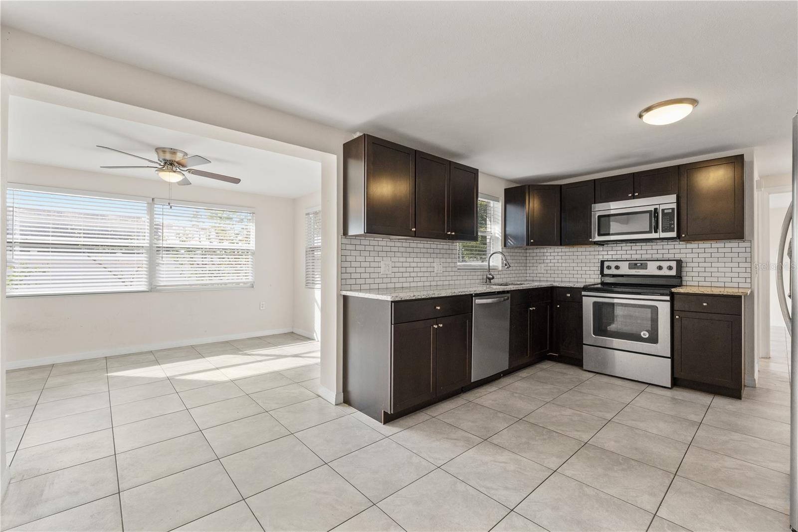 COLONIAL MANOR - Residential