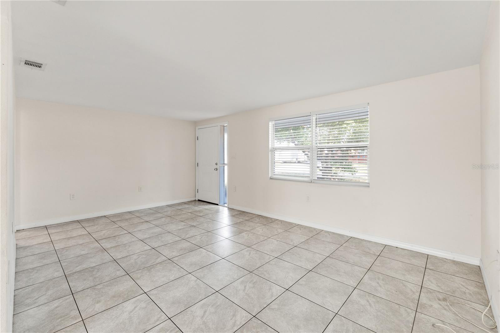 COLONIAL MANOR - Residential