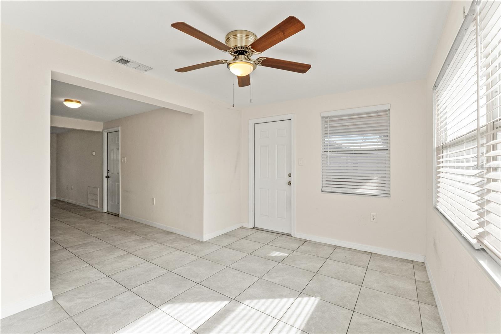 COLONIAL MANOR - Residential