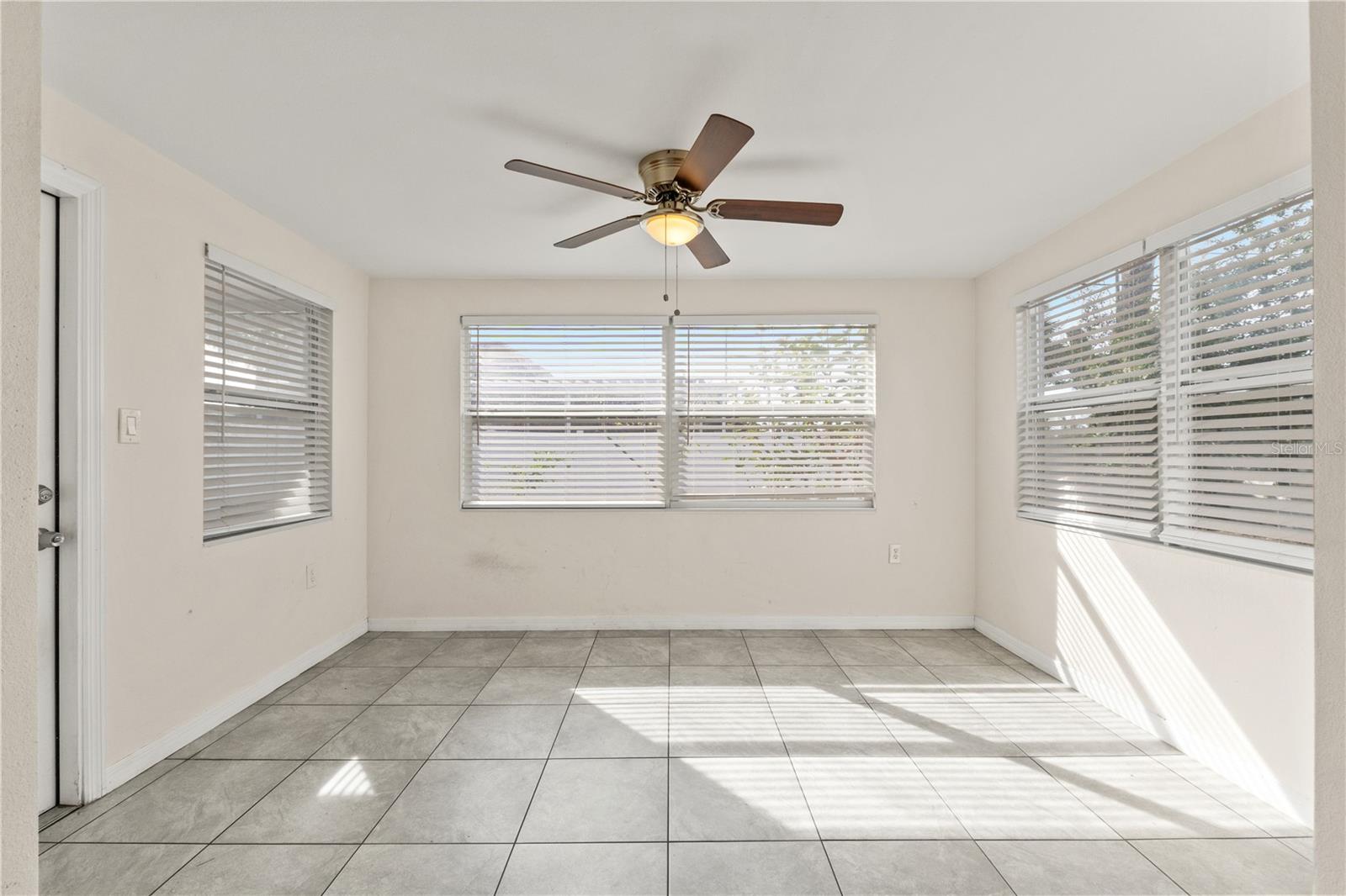 COLONIAL MANOR - Residential